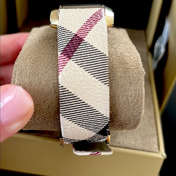 Burberry Watch BU9470 25MM - Picture 4 of 7